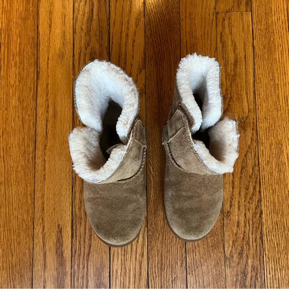 UGG Keelan toddler boots size 11